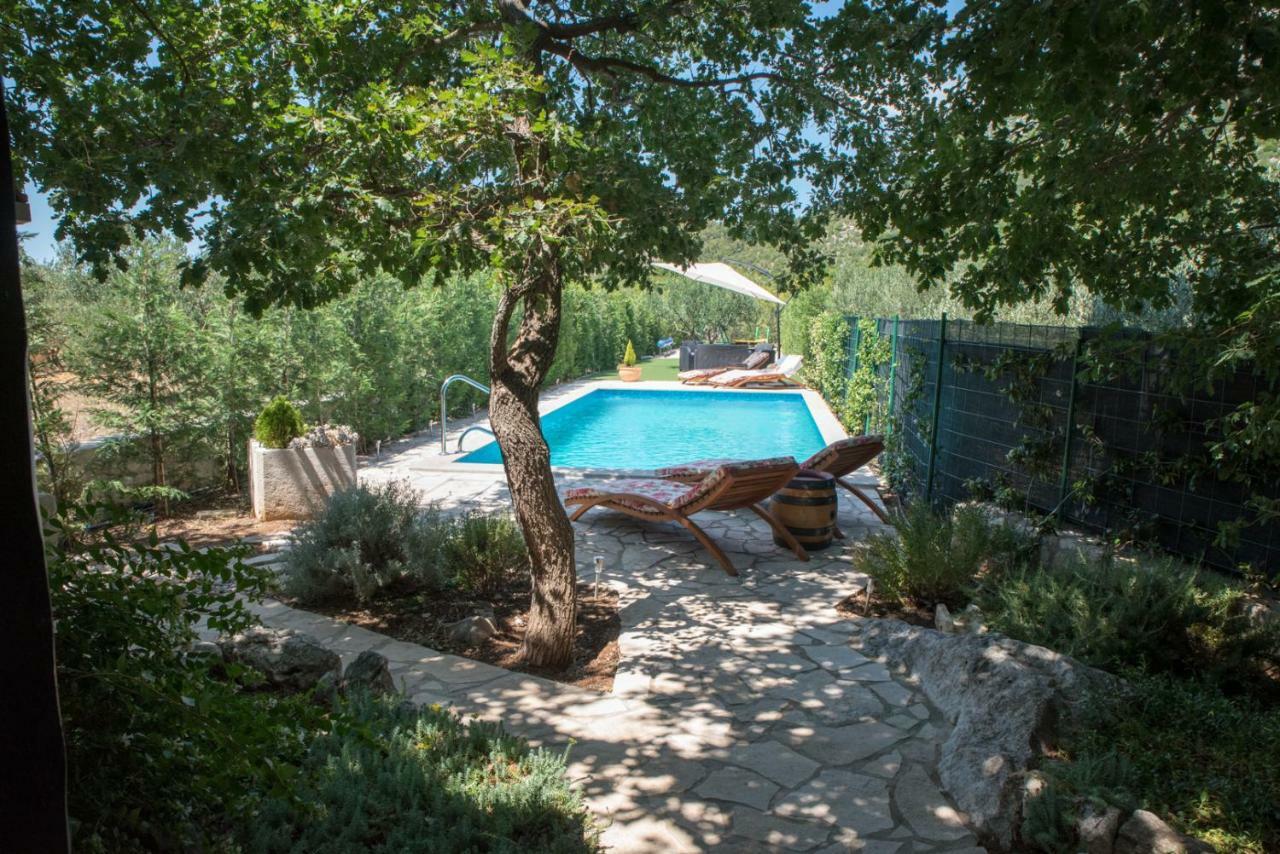 Holiday Home Zavala クレック エクステリア 写真