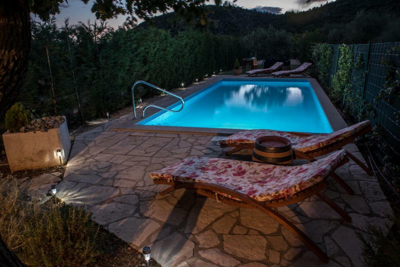 Holiday Home Zavala クレック エクステリア 写真