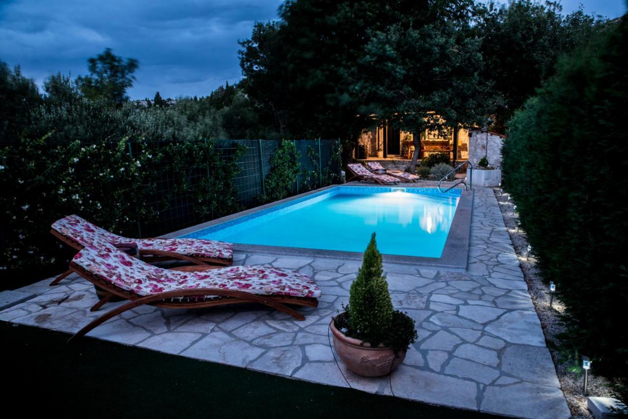Holiday Home Zavala クレック エクステリア 写真