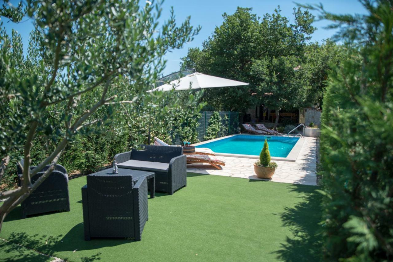 Holiday Home Zavala クレック エクステリア 写真